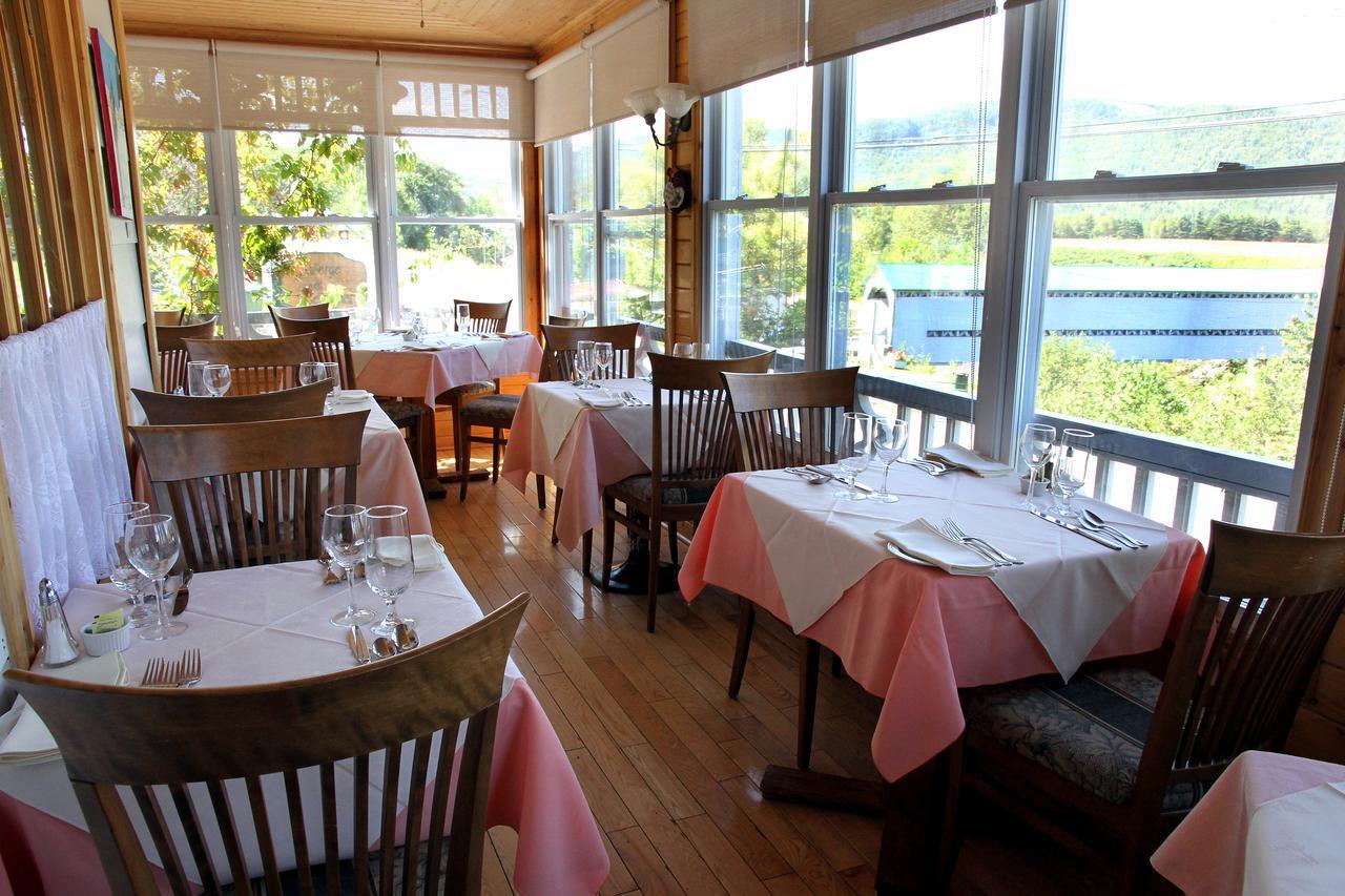 Auberge Des Cevennes L'Anse-Saint-Jean Bagian luar foto
