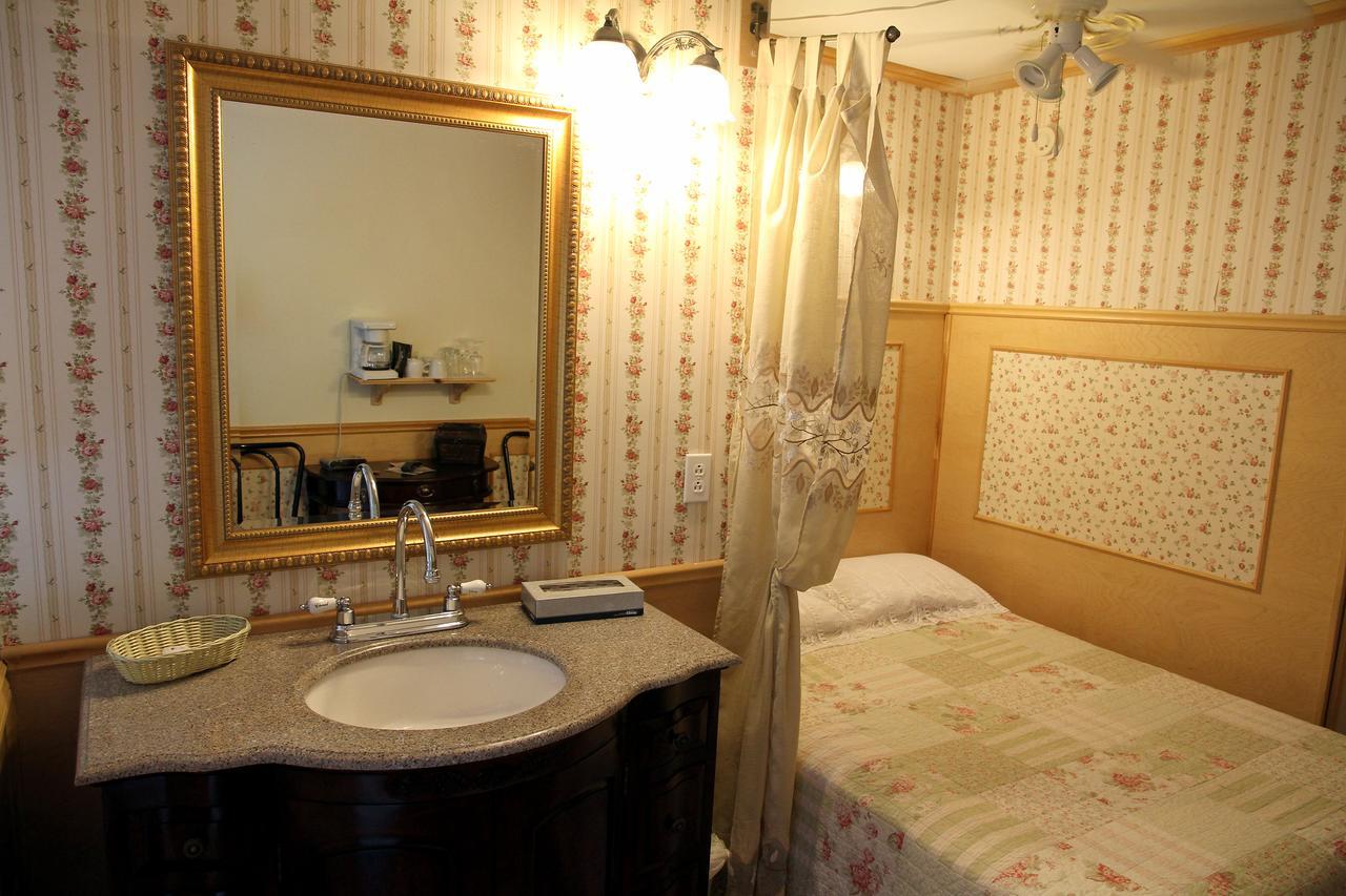 Auberge Des Cevennes L'Anse-Saint-Jean Bagian luar foto