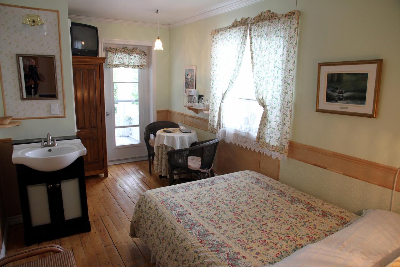 Auberge Des Cevennes L'Anse-Saint-Jean Bagian luar foto